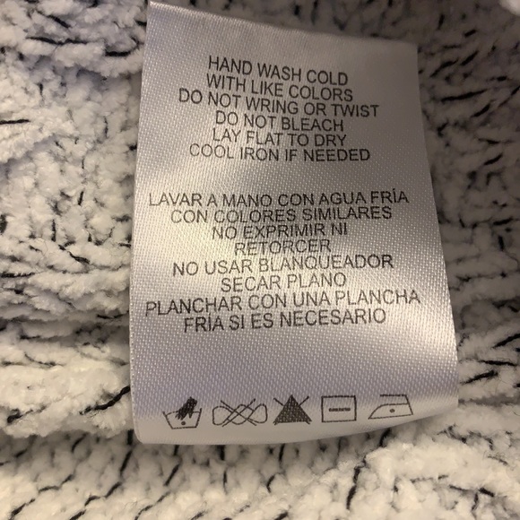 Copper Key little girls size medium black and white cable knit sweater - Picture 7 of 7